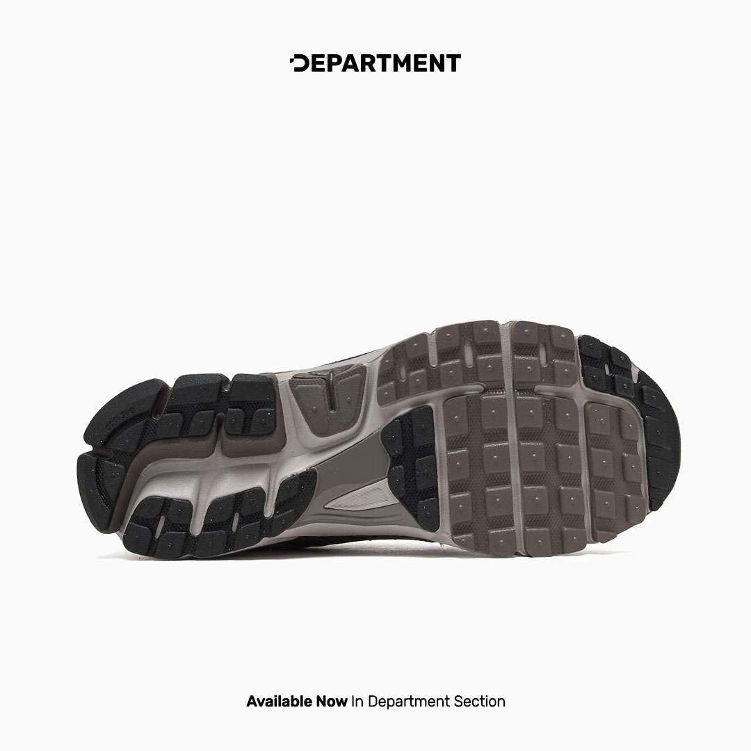 NIKE ZOOM VOMERO 5 - Image 5